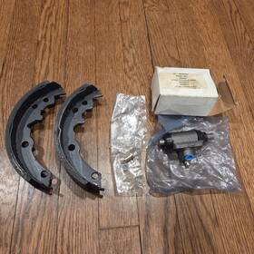 2701253plus Cushman New Old Stock 2701253 Brake Pads And 894930 Wheel Cyl Omc Truckster