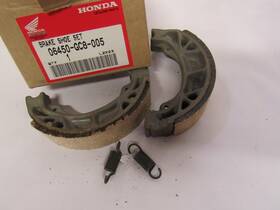 Honda 06450-gc8-005 Nos Brake Shoes Set 1985-1987 Ch150
