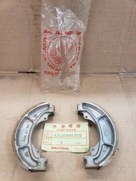43120-km1-010 Honda Nos Oem Rear Brake Shoes Ch250 Elite Pt#