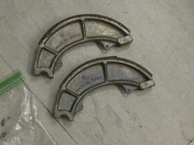 54410-11000 Suzuki T350/t305/tc305/t250/gt380 Front Brake Shoe Set Nos