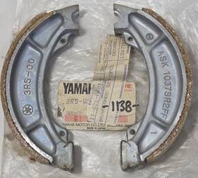 Yamaha 3r5-w2535-00 1 New Genuine Yz It465 It490 Tt600 Yz250 Yz490 Yz465 Brake Shoes Oem Nos