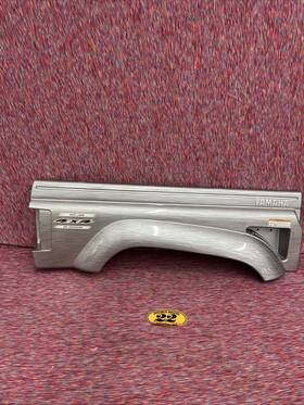 5ug-k8194-c0-00 Yamaha Genuine Panel Rear Fender 4 - Silver Right 5ug-k8194-c0-00 Yamaha Genuine Panel Rear Fender 4 - Silver Right
