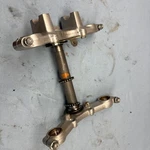 2001 Honda XR100R Motorcycle Front Suspension Triple Clamp Good. Fixed Price $68.00.